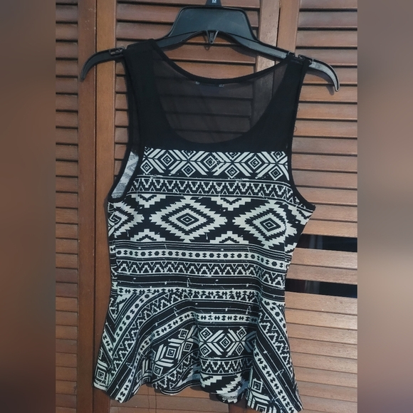 TeenBell Black and White Tribal Pattern Tank Top, With Fit And Flare Style. Sz M - Picture 4 of 10